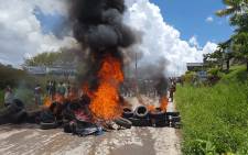 Residents of the Brazilian border town of Pacaraima burn tyres and belongings of Venezuelans immigrants after attacking their two main makeshift camps, leading them to cross the border back into their home country on 18 August 2018. Picture: AFP
