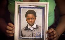 Simamkele Wana's image is held up by her aunt Nosipho Wana after Simamkele went missing on Saturday 21 December 2014 from her home in Barcelona informal settlement, Gugulethu, Cape Town. Picture: Thomas Holder/EWN