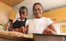 Florence Isaacs (left) and Glenda Palm (right) prepare their pickled fish for Easter. Picture: Kaylynn Palm/Eyewitness News
