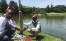 FILE: Sibongile Kela, uncle of Zukisa Kela who drowned in the Rhodes Park attack, at the scene of the crime. Picture: Govan Whittles/EWN.