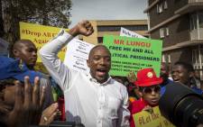 DA leader Mmusi Maimane outside the Zambian embassy with his supporters in Pretoria on 26 May 2017. Picture: Thomas Holder/EWN