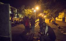 Rhodes students camp out by the roadblock last night on the corners of Somerset and Prince Albert Streets in Grahamstown after protests continued through the night. Picture: Thomas Holder/EWN.