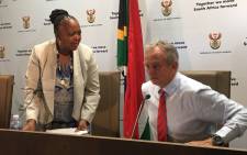 Sassa acting CEO Pearl Bhengu (left) & SA Post Office CEO Mark Barnes (right) at a press briefing on 8 March 2018. Picture: Gia Nicolaides/EWN