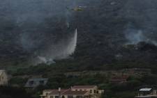 A chopper targeting a fire in Clovelly, Cape Town on 4 March 2015. Picture: Regan Thaw/EWN