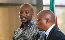 DA leader Mmusi Maimane (left) attends a briefing where Herman Mashaba (right) announces his resignation as Johannesburg mayor on 21 October. Picture: Kayleen Morgan/EWN