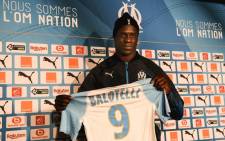 Olympique de Marseille new forward, Italian Mario Balotelli, shows his new jersey on January 22, 2019, at the Robert-Louis Dreyfus stadium in the southern port city of Marseille. Picture: AFP.