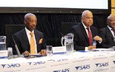 Sars commissioner Tom Moyane and Finance Minister Pravin Gordhan at the Sars briefing on 01 April. Picture: Christa Eybers/EWN.