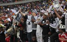 ‪Orlando Pirates‬ fans are seen during their team's penalty shootout against ‪Kaizer Chiefs‬ at the Carling Black Label Cup at FNB Stadium. Picture: Taurai Maduna/EWN