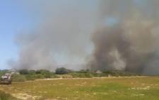 Residents have been asked to evacuate Meerenvlei estate as the flames are a couple of hundred meters away. Picture: Ilze-Marie Meintjes/EWN.
