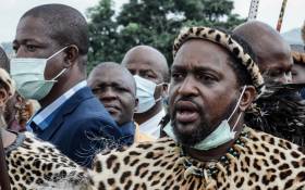 FILE: Misuzulu Zulu arrives with Zulu regiments to attend the provincial memorial service at the Khangelakamankegane Royal Palace in Nongoma on 7 May 2021 to pay his last respects to his mother, the late Queen Shiyiwe Mantfombi Dlamini Zulu of the Zulu nation. Picture: AFP