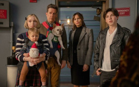 [PREVIEW] Netflix’s 'Family Switch' puts a festive spin on 'Freaky Friday'