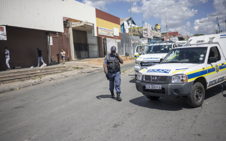 A member of the South African Police Service (SAPS) walks toward his vehicle during a demonstration of the anti-foreigners movement called "Operation Dudula" in Alexandra township, on 7 March 2022. Picture: Michele Spatari/AFP