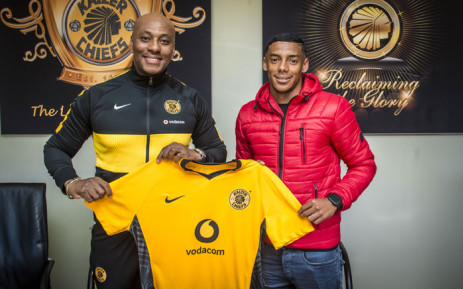Dillan Solomons (right) has joined Kaizer Chiefs from Swallows FC on a four-year deal. Picture: @KaizerChiefs/Twitter