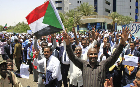 Sudan crisis: Security forces move against protesters