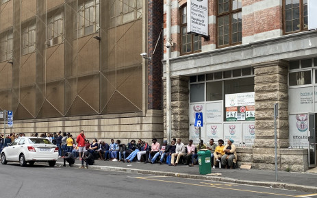 The queue outside Barrack Street Home Affairs in the Cape Town CBD on Saturday, 18 November 2023. Picture: Lindsay Dentlinger/Eyewitness News
