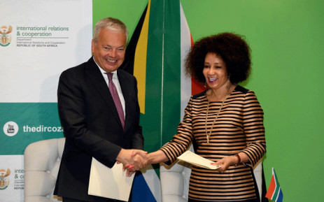 Minister of International Relations Lindiwe Sisulu with her Belgian counterpart Didier Reynders. Picture: GCIS.