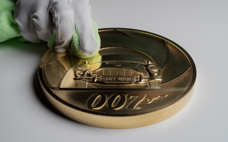 Картинки по запросу "THE Royal Mint has released a set of new commemorative coins to mark the 25th James Bond film."