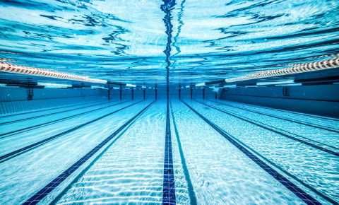 swimming-pool-under-water-lanes-aqua-123rf
