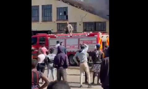 [WATCH] Buckets used to fill empty fire truck due to ongoing Koster water crisis - CapeTalk 567