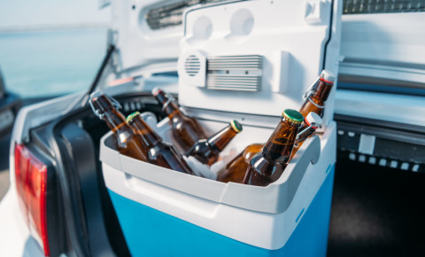 cooler-box-beer-booze-alcohol-liquor-transportation-car- drunk-driving-123rf