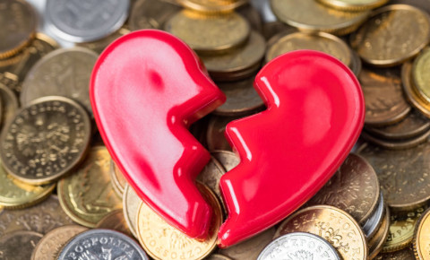 broken-heart-broke-money-coins-finances-love-relationship-divorce-break-up-123rf