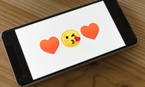 online dating love emoji