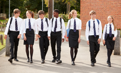 School pupils teenagers learners walking 123rfeducation 123rf