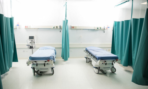 empty hospital bed emergency room trauma unit ward 123rf
