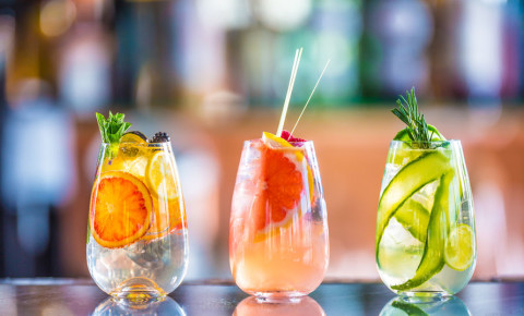 drinks-cocktail-beverage-gin-tonic-bar-restaurant-bartender-123rf