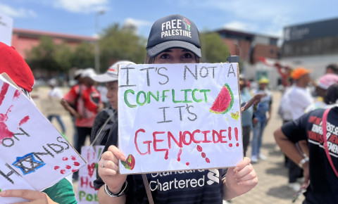 Hundreds of Pro-Palestinian protestors gathered at the Mary Fitzgerald Square in Johannesburg on 29 November 2023 to show solidarity with the people of Palestine. Picture: Eyewitness News/ Alpha Ramushwana