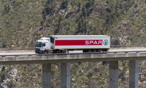 spar-delivery-truck-on-bloukrans-bridgejpg