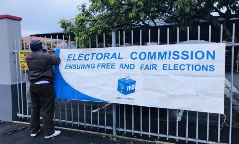 An IEC official sets up a banner at the Goodwood Park Primary voting station in Cape Town on 1 November 2021. Picture: Lauren Isaacs/Eyewitness News