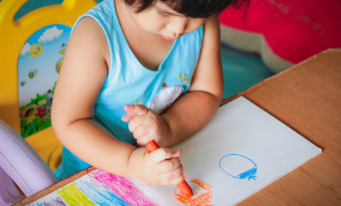 child-girl-toddler-drawing-crayons-creche-ECD-centre-childhood-development-123r