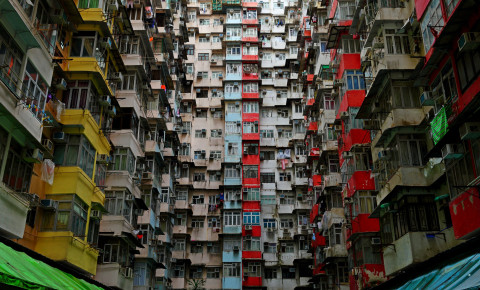 An apartment building in Hong Kong, China. © leochen66/123rf.com