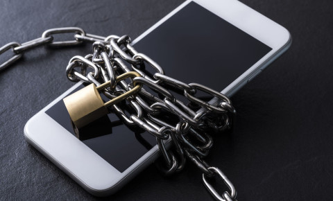 Cellphone security fraud phishing scams hacking 123rfcrime 123rf