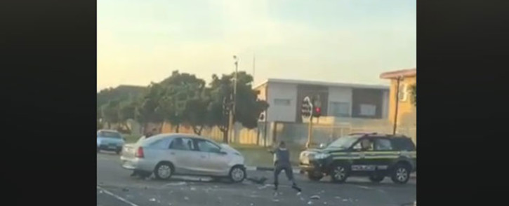 A screengrab shows a police officer at the scene of the hijacking in Goodwood, Cape Town. Seven people were injured after the incident. Picture: facebook.com