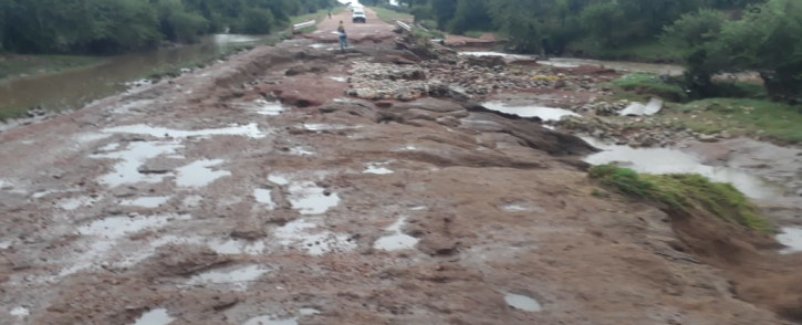 Commissioner of the SAPS in Limpopo Lt Gen Ledwaba has on Thursday, visited the Villa Nora Policing area outside Lephalale in the Waterberg District following the temporary closure of the Villa Nora Police station due to flood damage in the area.  Picture: Twitter/@SAPoliceService