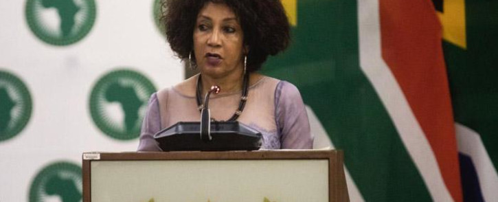 Minister of Human Settlements, Water & Sanitation Lindiwe Sisulu at an inter-ministerial briefing on 24 March 2020 detailing how government will respond ahead of and during the 21-day lockdown announced by President Cyril Ramaphosa. Picture: Kayleen Morgan/EWN.
