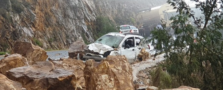 Mark Thackwray had a narrow escape over the weekend after he found himself trapped in a life-threatening rock fall on Franschhoek Pass. Picture: SA Emergency Reports/Twitter.