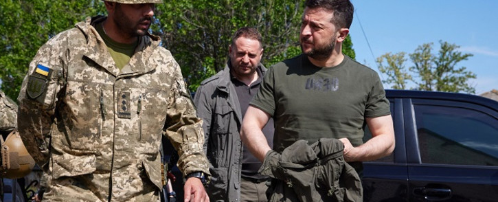 Ukrainian President Volodymyr Zelensky (R) visiting the frontline positions of the Ukrainian military during a working trip to the Zaporizhzhia region. Picture: Handout / UKRAINIAN PRESIDENTIAL PRESS SERVICE / AFP