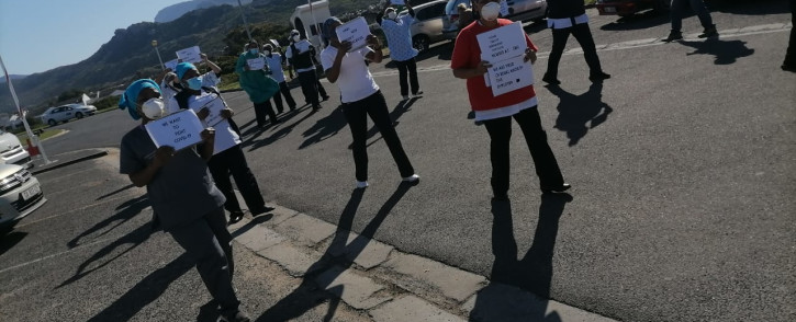 Staff at the False Bay hospital picket on 19 June 2020 over PPE shortage as COVID-19 infections in the province increase. Picture: Jarita Kaasen/EWN