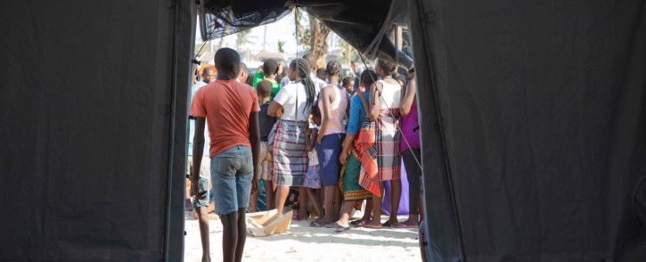 FILE: People wait in line for food at a relief camp set up for victims of Cyclone Idai who have fled to Beira. Picture: Christa Eybers/EWN