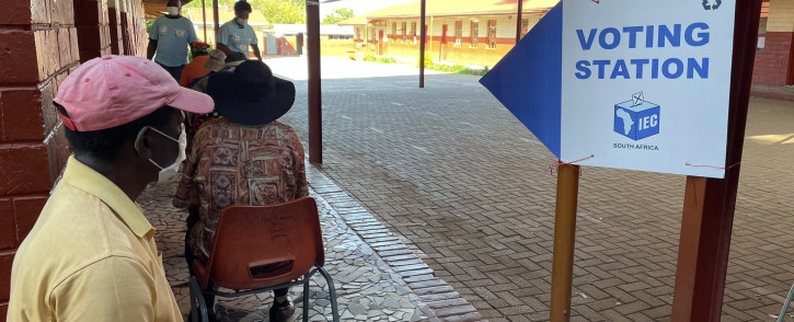 Voters queue at a voting station on 1 November 2021. Picture: Theto Mahlakoana/Eyewitness News
