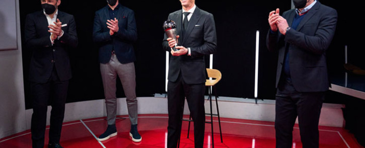 Bayern Munich striker Robert Lewandowski (centre) with his Fifa 'The Best' award. Picture: @FCBayernEN/Twitter