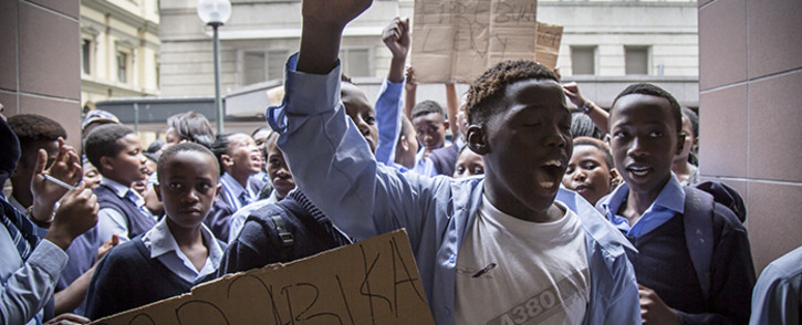 200 pupils from Masiphumelele High School marched to the Western Cape Department of Education to hand over demands for better schooling. Picture: Thomas Holder/EWN.