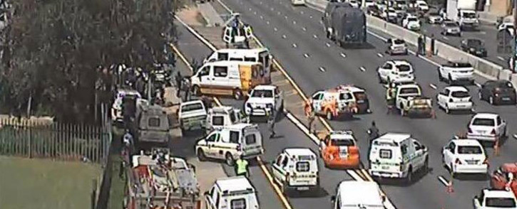 Cars turning around and taking London Road following a deadly shootout on the N3 south on 29 March 2015. Picture: Ray White/EWN