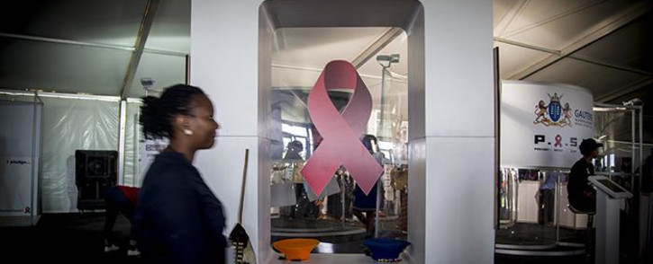 FILE: A woman walks past an HIV/Aids ribbon structure at a World Aids Day event in Daveyton, east of Johannesburg, on 1 December 2016. PIcture: Reinart Toerien/Eyewitness news