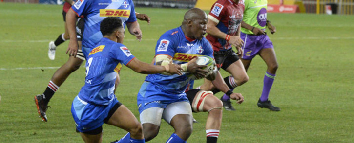 The Stormers' Scarra Ntubeni (C) runs with the ball during the second round match in the South African Super Rugby Unlocked competition between the Stormers and the Lions at Newlands Stadium in Cape Town on 17 October 2020. Picture: AFP