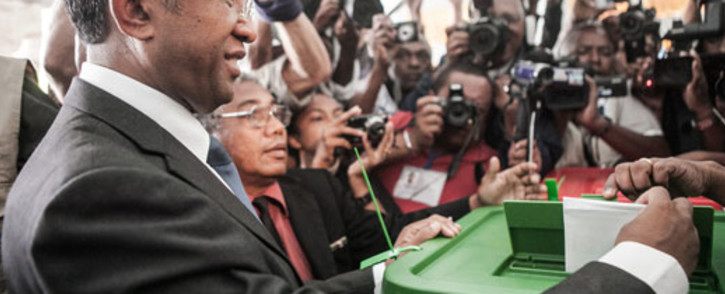 Presidential candidate Hery Rajaonarimampianina casts his ballot in a polling station during the presidential election on December 20, 2013 in Antananarivo, Madagascar. Picture: AFP.