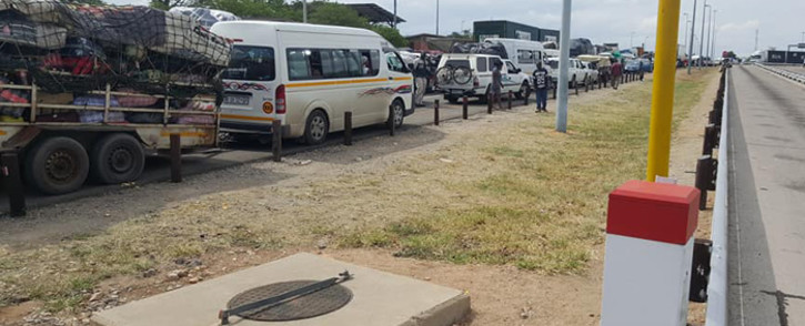 FILE: A general view of the slow-moving traffic volume at the Beitbridge border post between South Africa and Zimbabwe. Picture: Facebook.